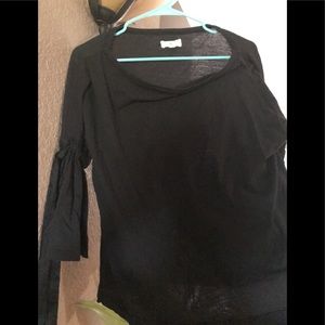 Top very pretty on bell and tie sleeves